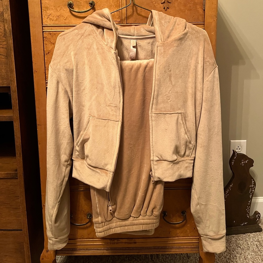 SKIMS Velour 3 Piece Track Suit: Hoodie, Jogger, & Tank - Honey Size S